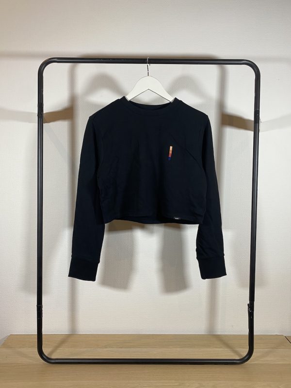 Black crop sweatshirt from the Canggu Collection
