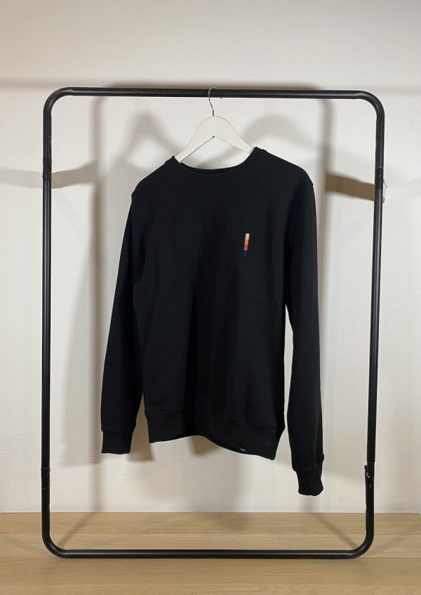 Black sweatshirt from the Canggu Collection